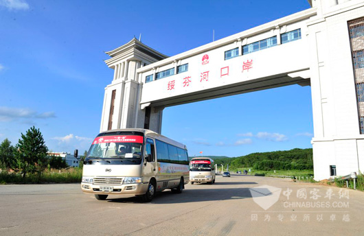 寶斯通駛過綏芬河口岸