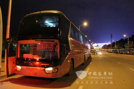 開幕式后大金龍車承擔運輸疏散任務