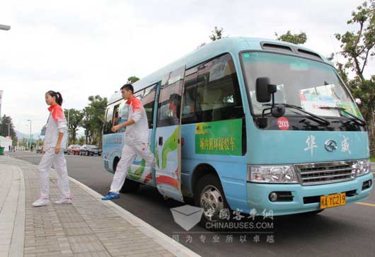 賽事期間金龍新能源車一路陪伴