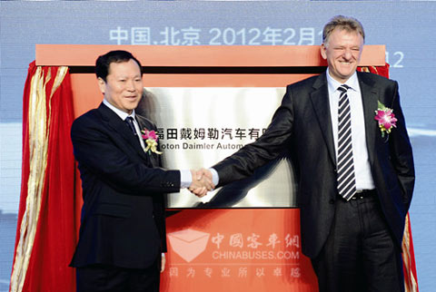 2012年2月18日，北京福田戴姆勒汽車有限公司正式成立，雙方各持股50%。