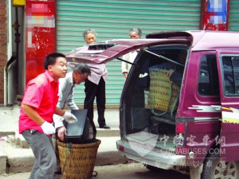 農村客運班車超載和人貨混載現象嚴重