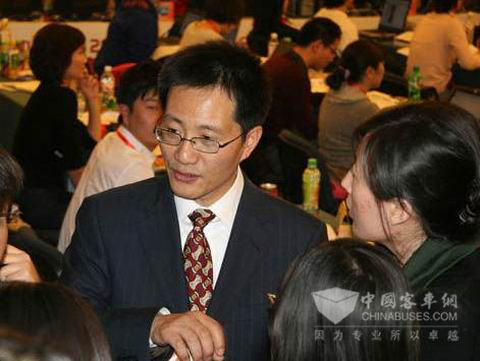 杭州中策橡膠有限公司副總經理葛國榮在央視2010年黃金資源廣告招標會上