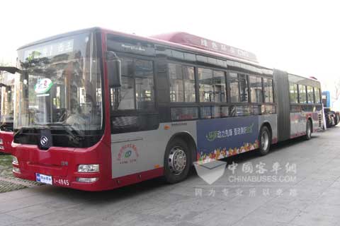 裝載上柴天然氣發(fā)動機的公交車
