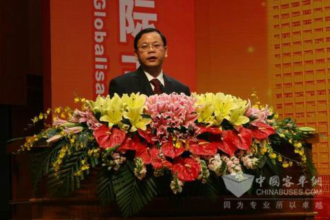 玉柴股司代副總經(jīng)理鐘玉偉在玉柴機器2010年營銷服務(wù)大會上發(fā)言