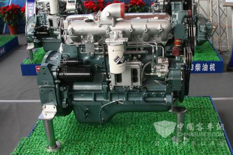 玉柴機器2010年營銷服務(wù)大會現(xiàn)場展出的玉柴YC6G柴油機
