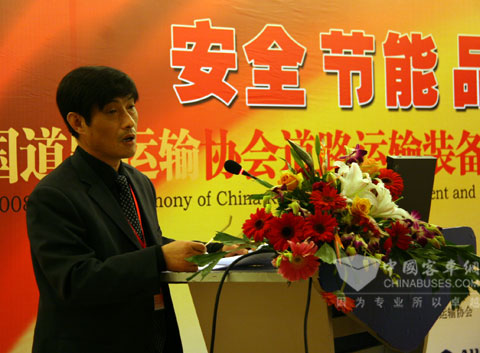 南京長客集團工業(yè)公司辦公室主任陳南平