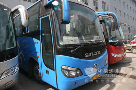 邯鄲運(yùn)輸公司司機(jī)張師傅駕駛的申龍客車