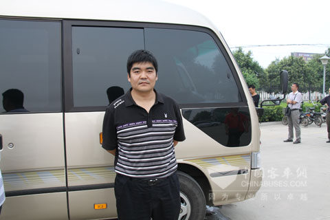 洛陽市匯賓汽車旅游公司創(chuàng)始人郝豐樂
