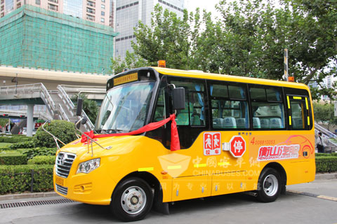 衡山汽服購置的廈門金旅專業校車