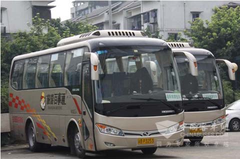 　重慶旅景旅游公司營運的大金龍客車