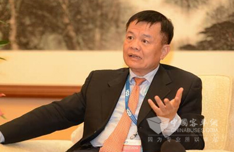 南京金龍董事長黃宏生