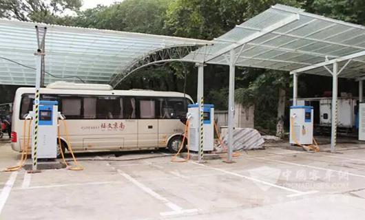 南京雨花臺充電站裝配的鼎充充電樁