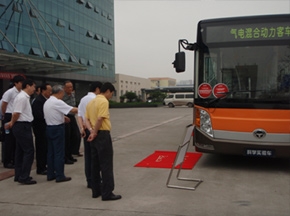 新能源客車(chē)調(diào)研：國(guó)家相關(guān)部門(mén)領(lǐng)導(dǎo)視察恒通客車(chē)
