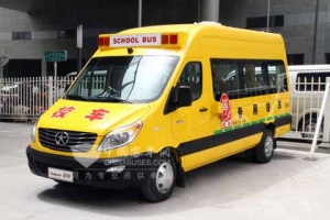 江淮校車閃亮登場道路運輸展