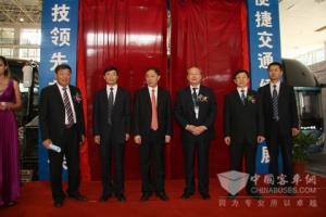 中通攜精品客車扮靚武漢國際交通運輸科技博覽會