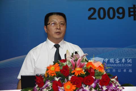 申龍客車(chē)銷(xiāo)售公司副總經(jīng)理陳軒
