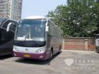 停泊在客運站的一輛客運車輛