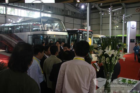 商務部領導在金旅展臺前