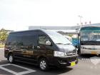 海格商旅車在虹橋機場遇到兄弟海格H90.