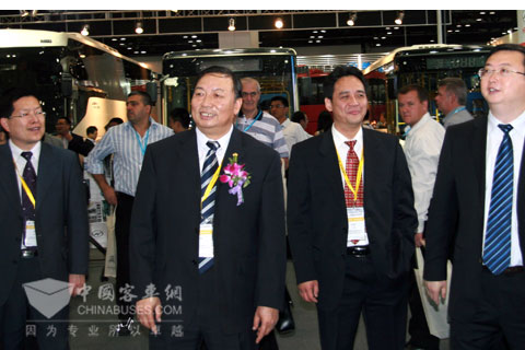 行業領導視察大金龍