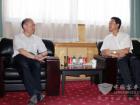 江汽集團董事長左延安與孫慶民親切交談