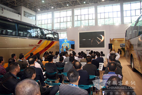 金旅客車武漢發布會現場座無虛席