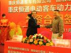 恒通客車總經(jīng)理與微宏動力公司董事長吳揚(yáng)簽署協(xié)議
