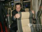 住房和城鄉建設部原副部長趙寶江試乘中通臥鋪客車替代車型