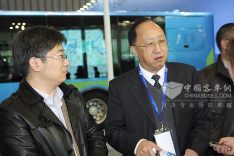 恒通電動客車總經理鄧平接受客車網主編吳永強采訪