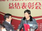 交通部副部長馮正霖為第一名獲得者施健頒獎