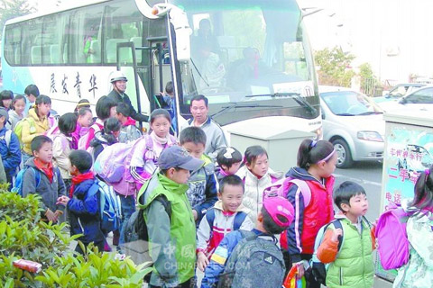 青島：將先選一兩條路線開(kāi)通校車試點(diǎn)