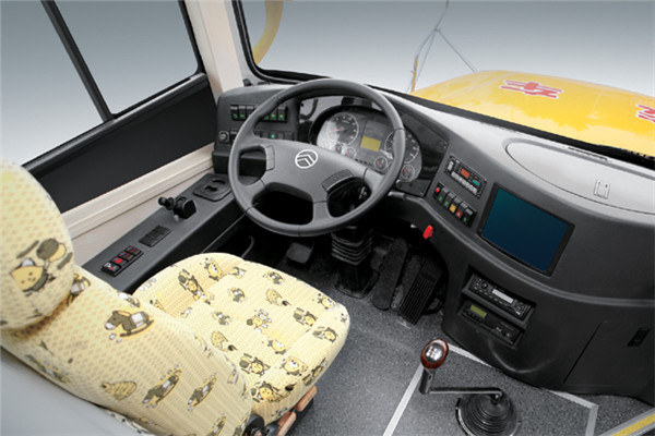 金旅XML6901J15XXC小學生專用校車（柴油國五24-47座）