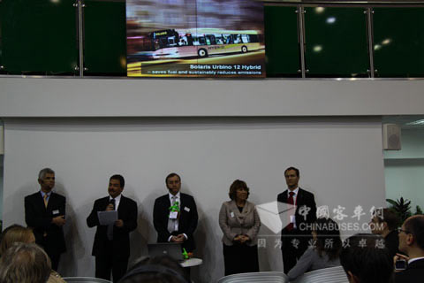 2009歐洲客車博覽會上年度新聞活動，企業管理者與大眾見個面，溝通交流