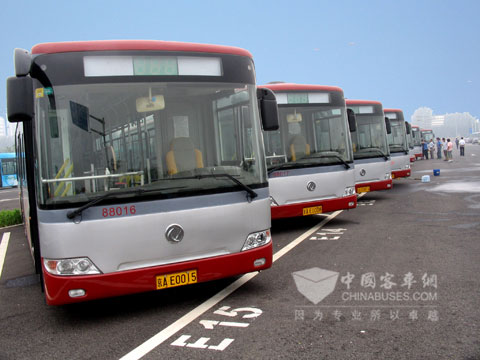 配裝東風(fēng)康明斯國四發(fā)動機(jī)的公交車