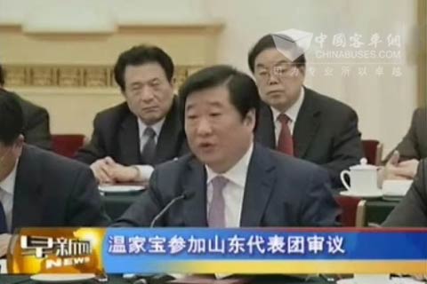 溫家寶聽取人大代表、濰柴集團(tuán)董事長譚旭光的發(fā)言