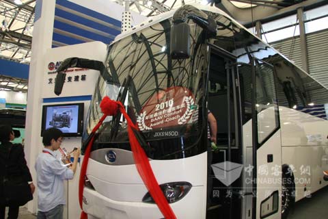 搭載康明斯ISM 410馬力發(fā)動機的百路佳客車全新上市