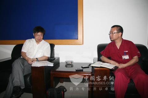 江淮商用車底盤營銷公司副總經理高軍在接受客車網采訪
