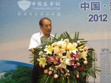 玉柴高級技術顧問卓斌先生做報告