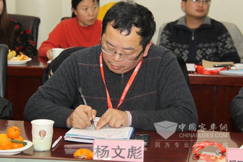 綦齒銷售公司副總經理楊文彪參加影響中國客車業活動