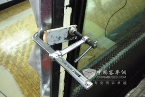 客車雨槽粘接工藝應用